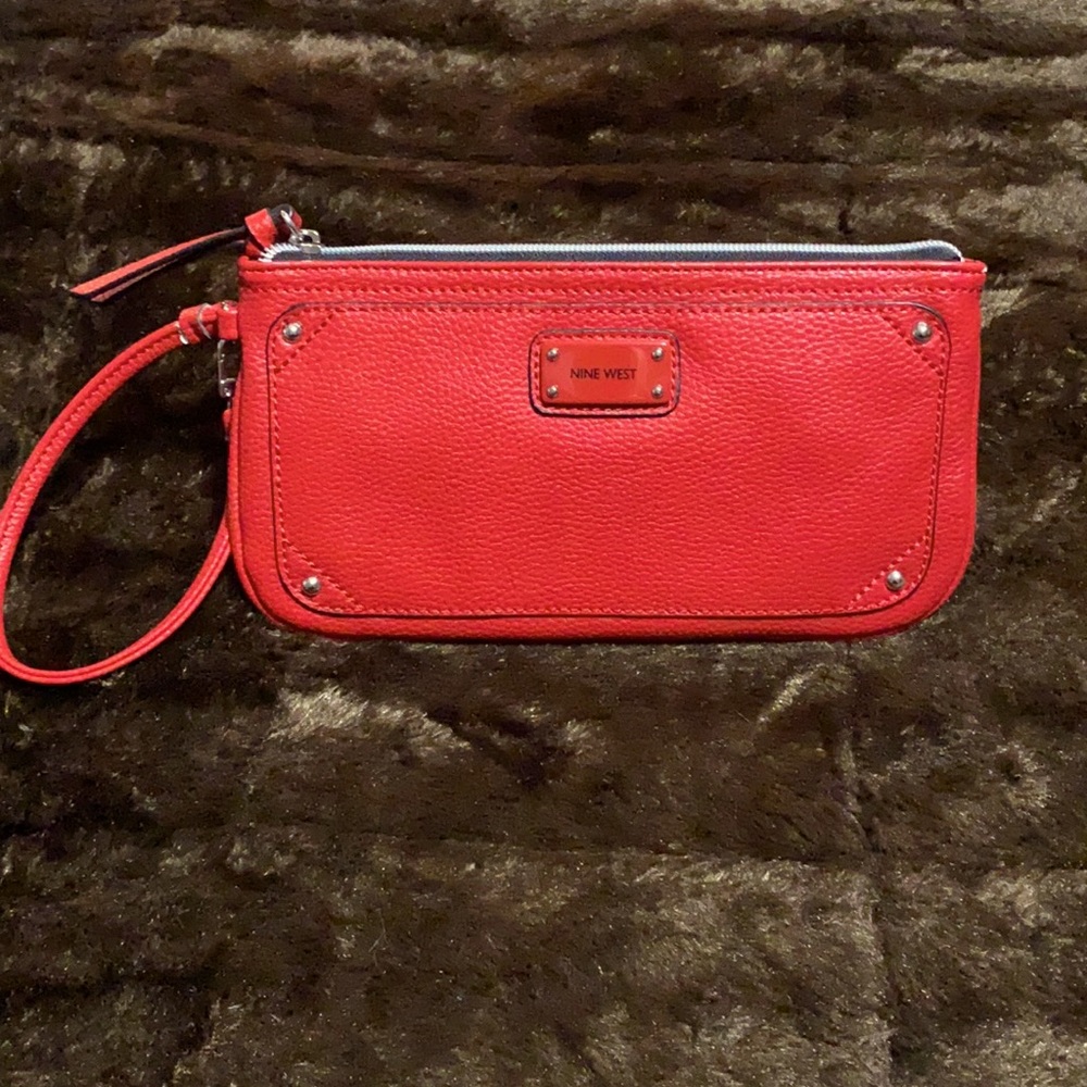 NWOT NINE WEST Wristlet 🎉FINAL PRICE